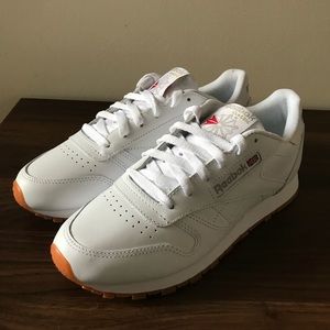 White Reebok Classic w gum bottom sz 7.5